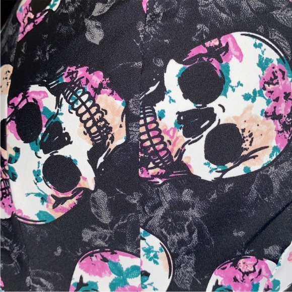 Torrid Dream Wire-Free Bra in Black Floral Skull Print, Sz 42C NWT - Picture 4 of 7